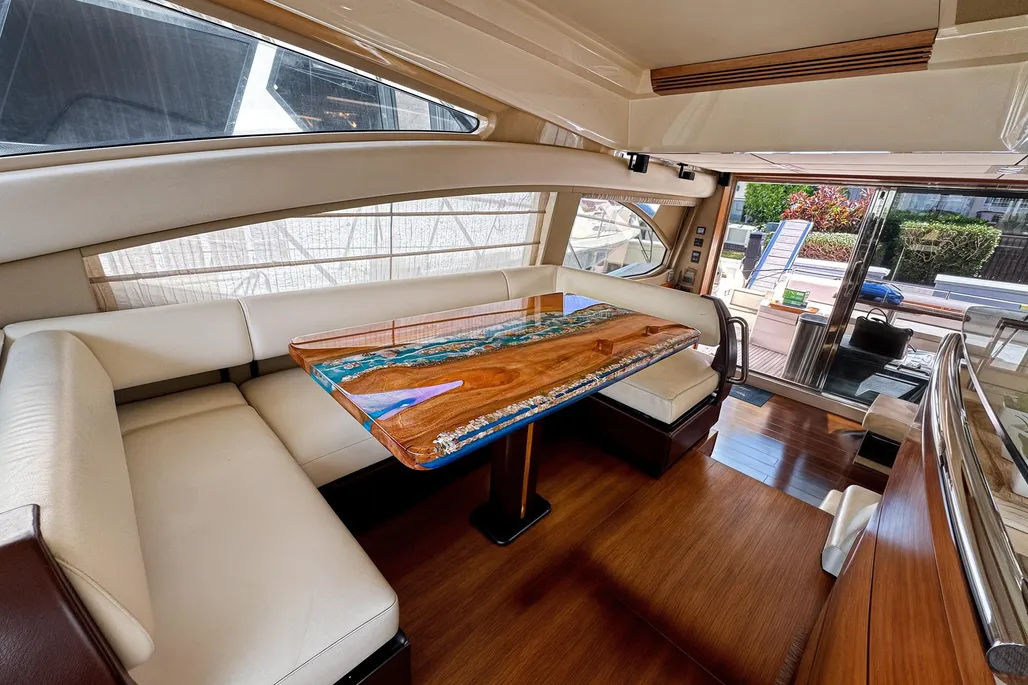 Yacht Photo 22
